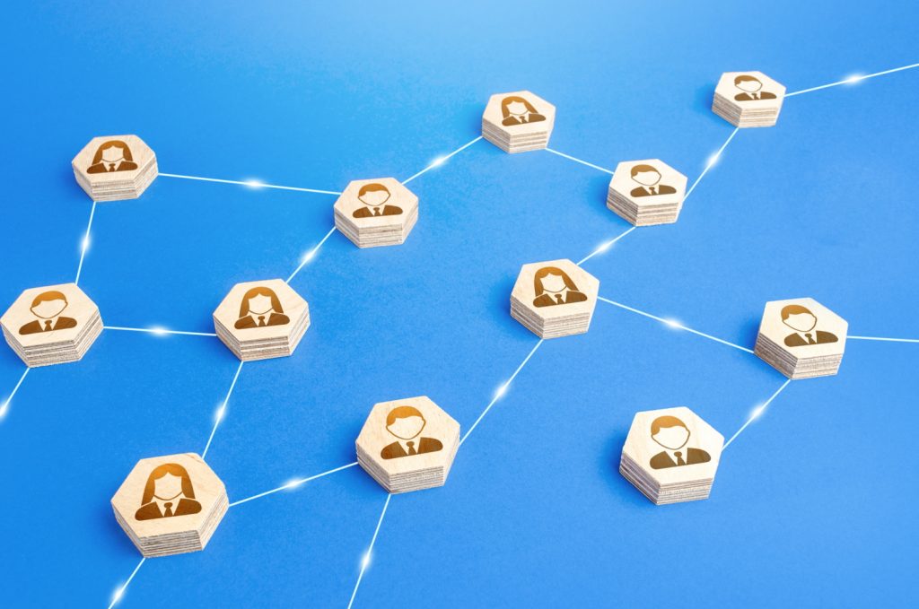 icons com imagem de pessoas interligadas em fundo azul